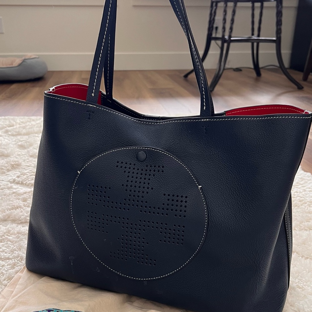 NWOT. Tory Burch Perforated Logo Tote Royal Navy and Cherry Apple Tote Bag